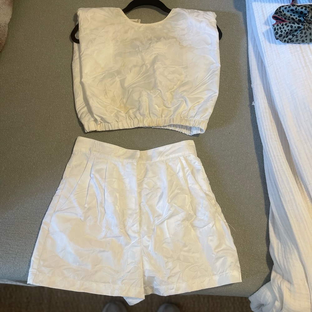 Amanda Uprichard set